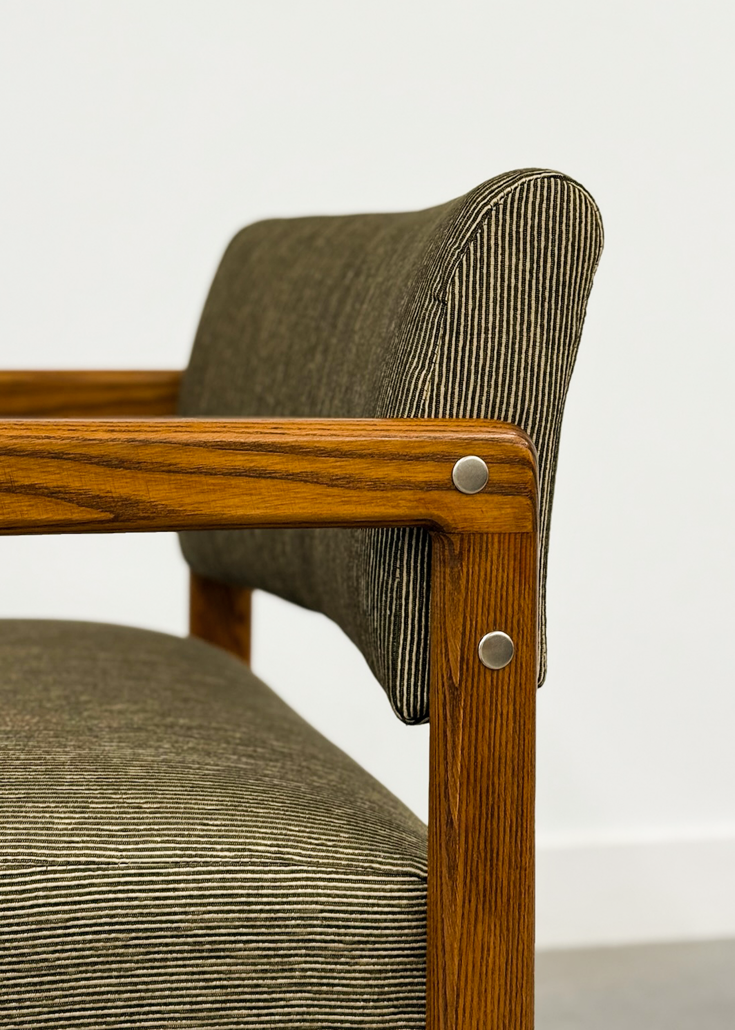 (4) Vintage Oak Dining Chairs
