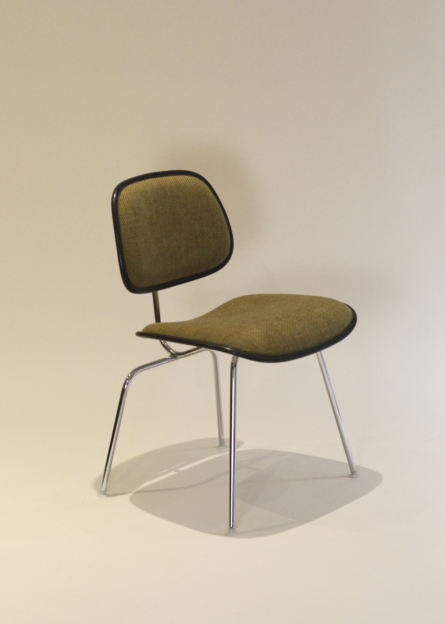 (4) EC-127 DCM Chairs