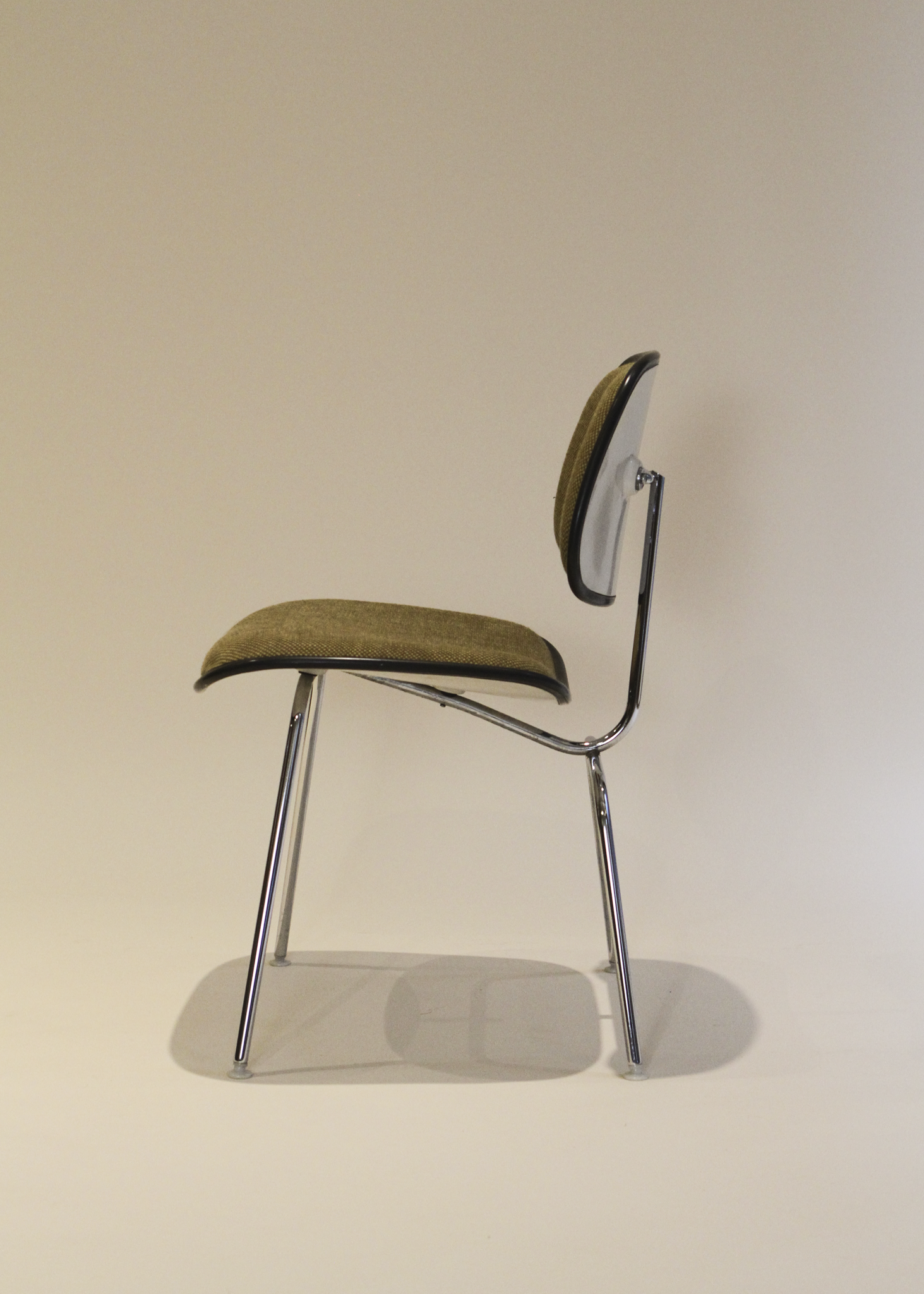 (4) EC-127 DCM Chairs