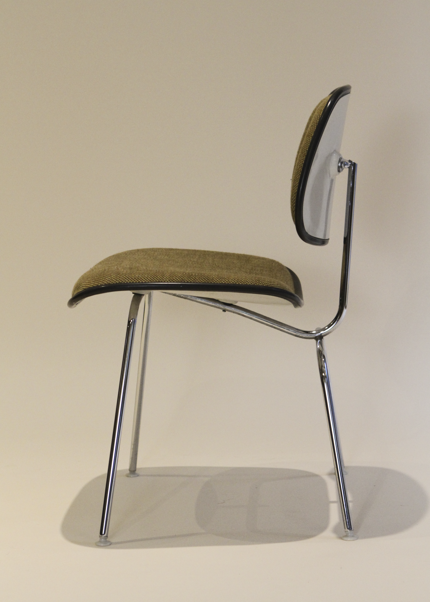 (4) EC-127 DCM Chairs