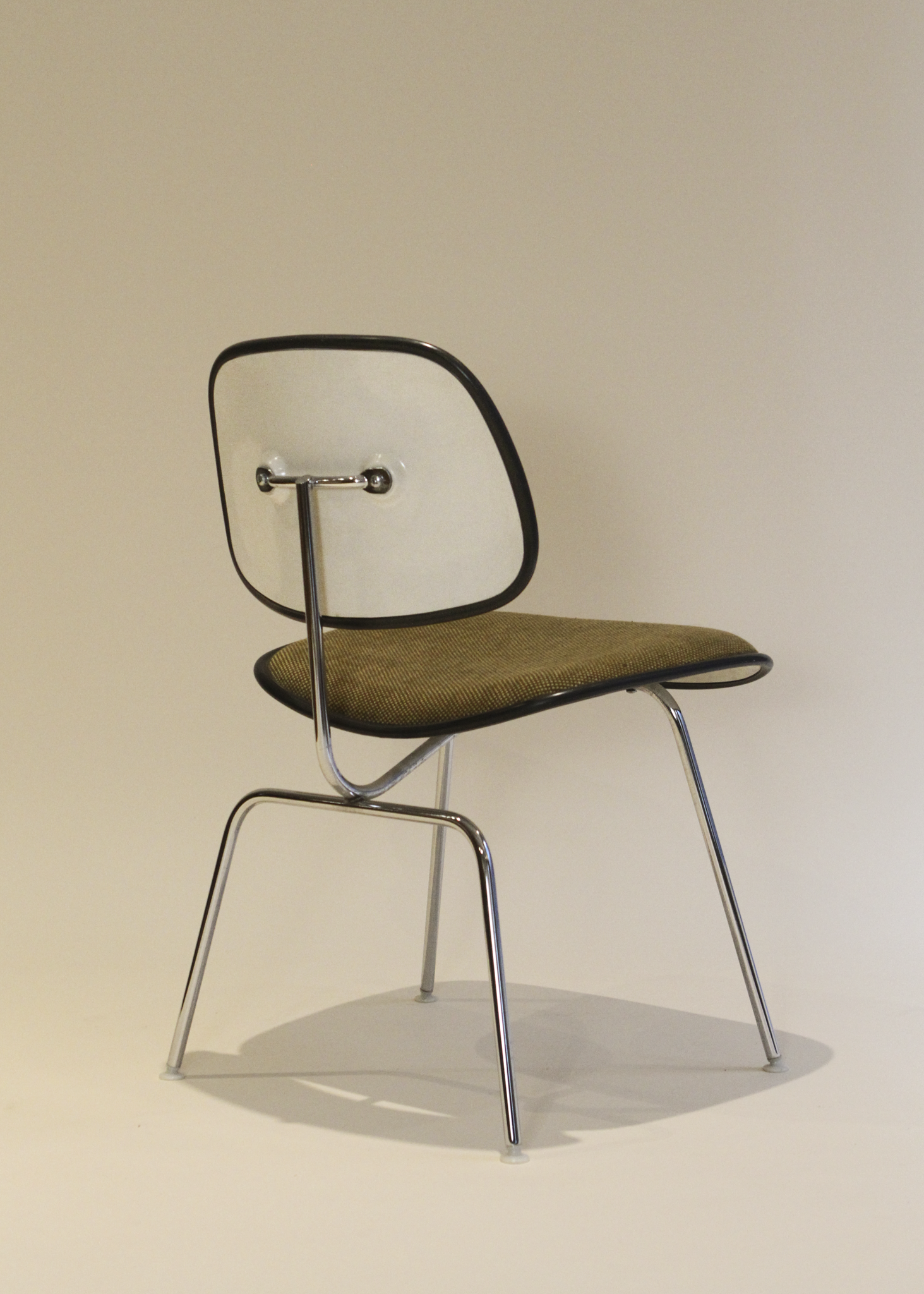 (4) EC-127 DCM Chairs