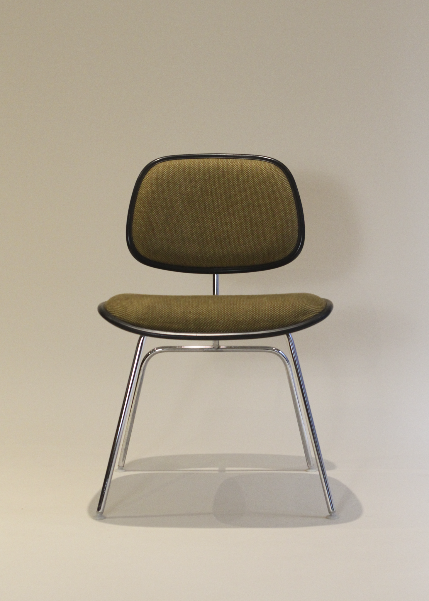 (4) EC-127 DCM Chairs