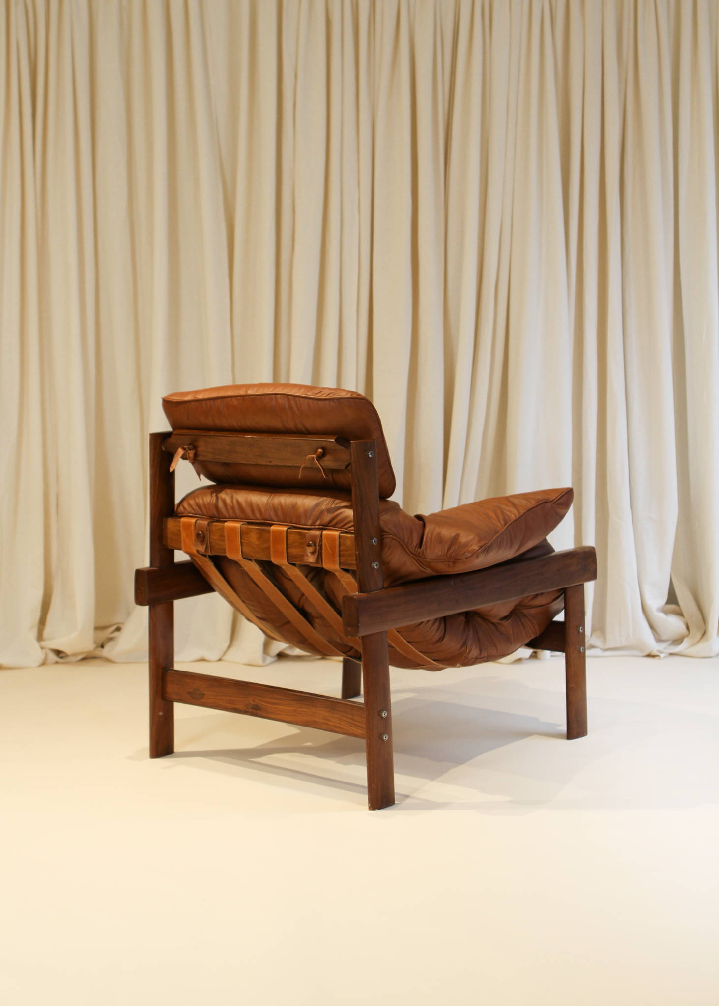 MP41 Leather Rosewood Lounge Chair