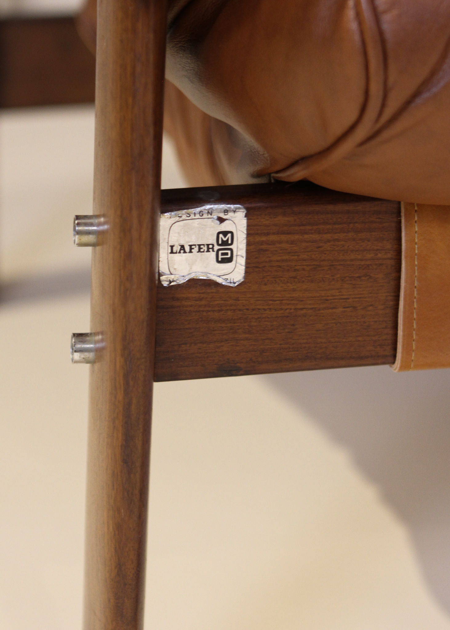 MP41 Leather Rosewood Lounge Chair