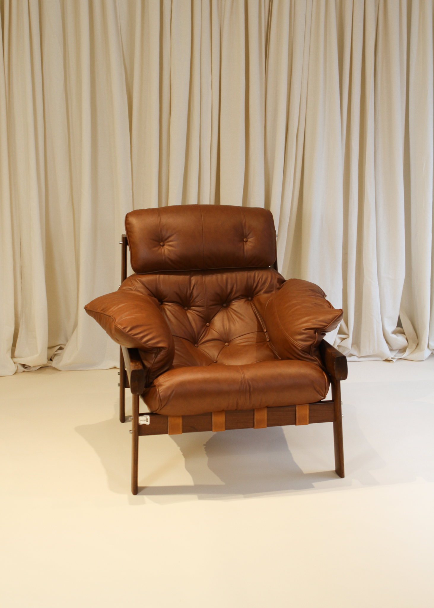 MP41 Leather Rosewood Lounge Chair