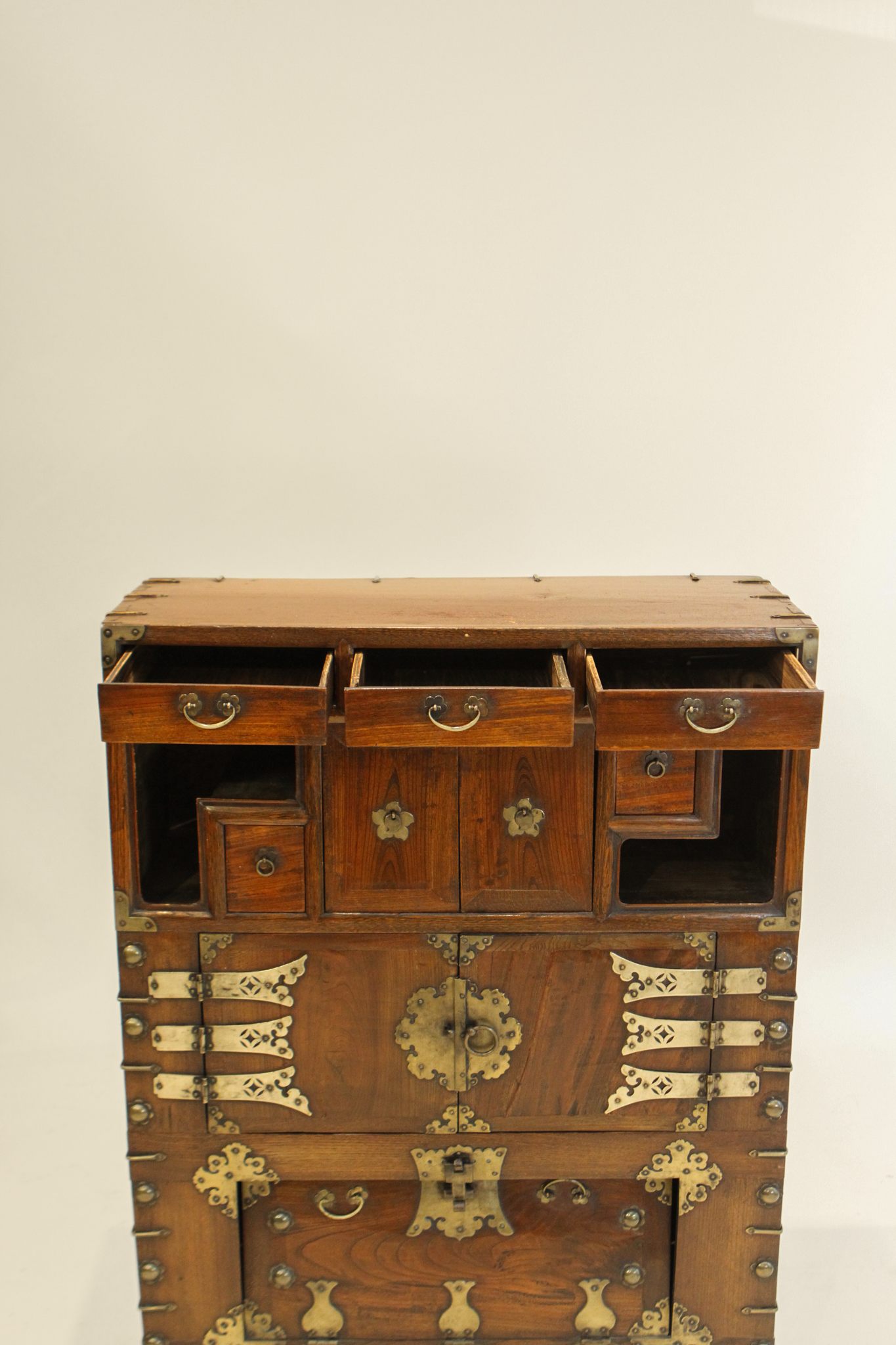 Bandaji Chest