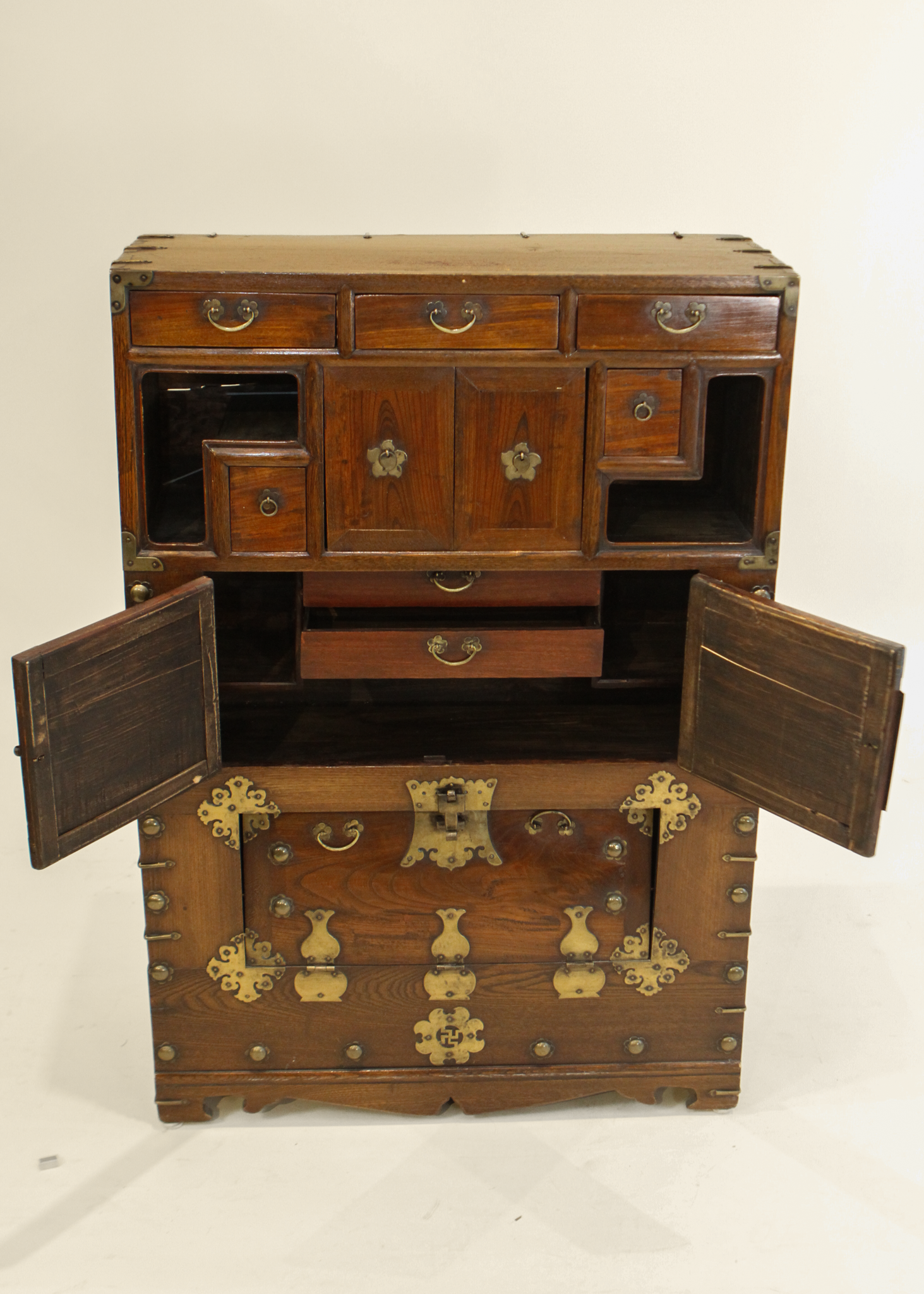 Bandaji Chest