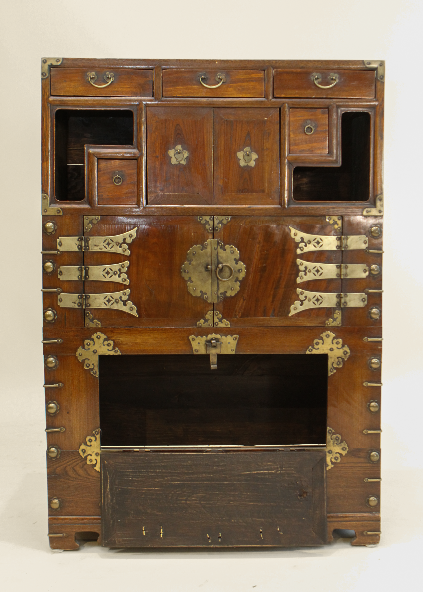 Bandaji Chest