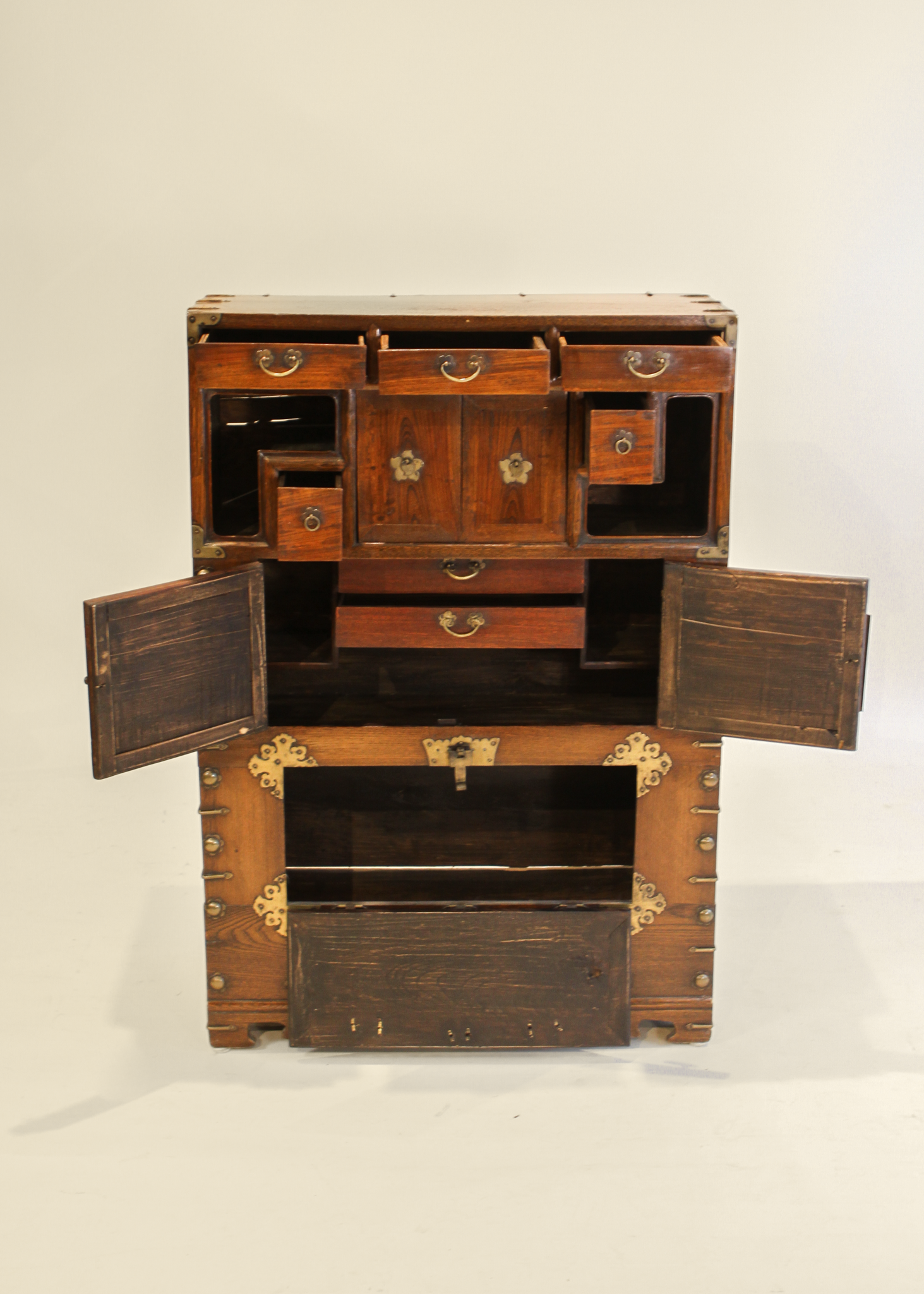Bandaji Chest