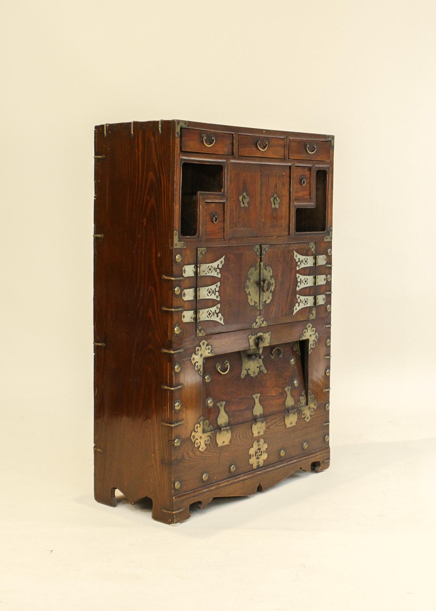 Bandaji Chest