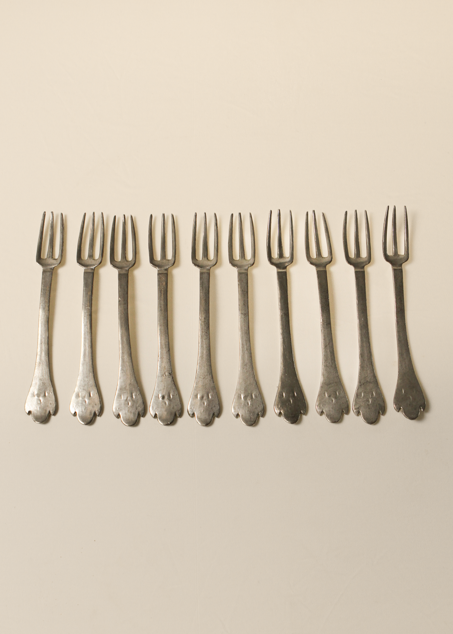 (40 Piece) Handmade Flatware set
