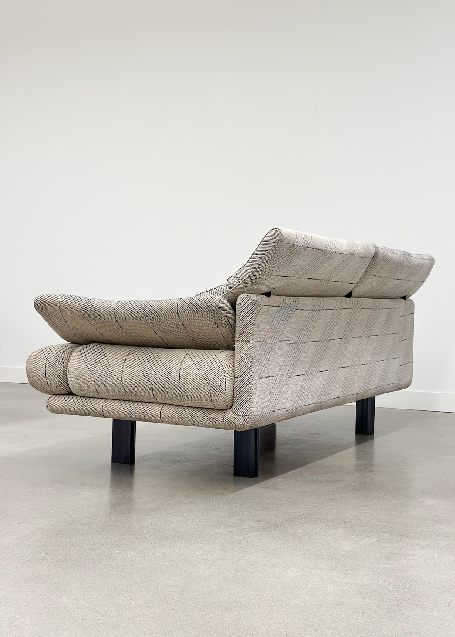 Alanda Sofa