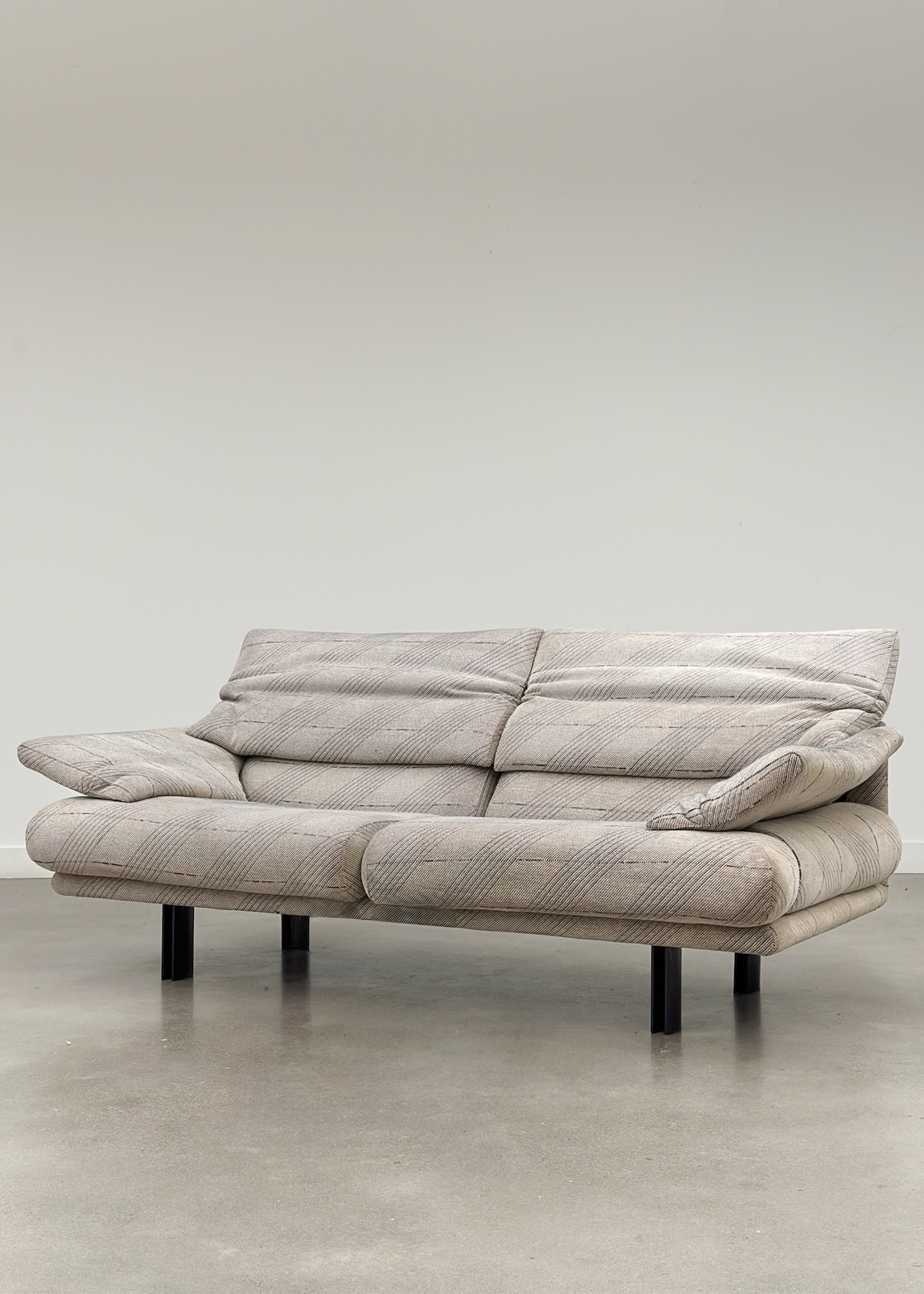 Alanda Sofa