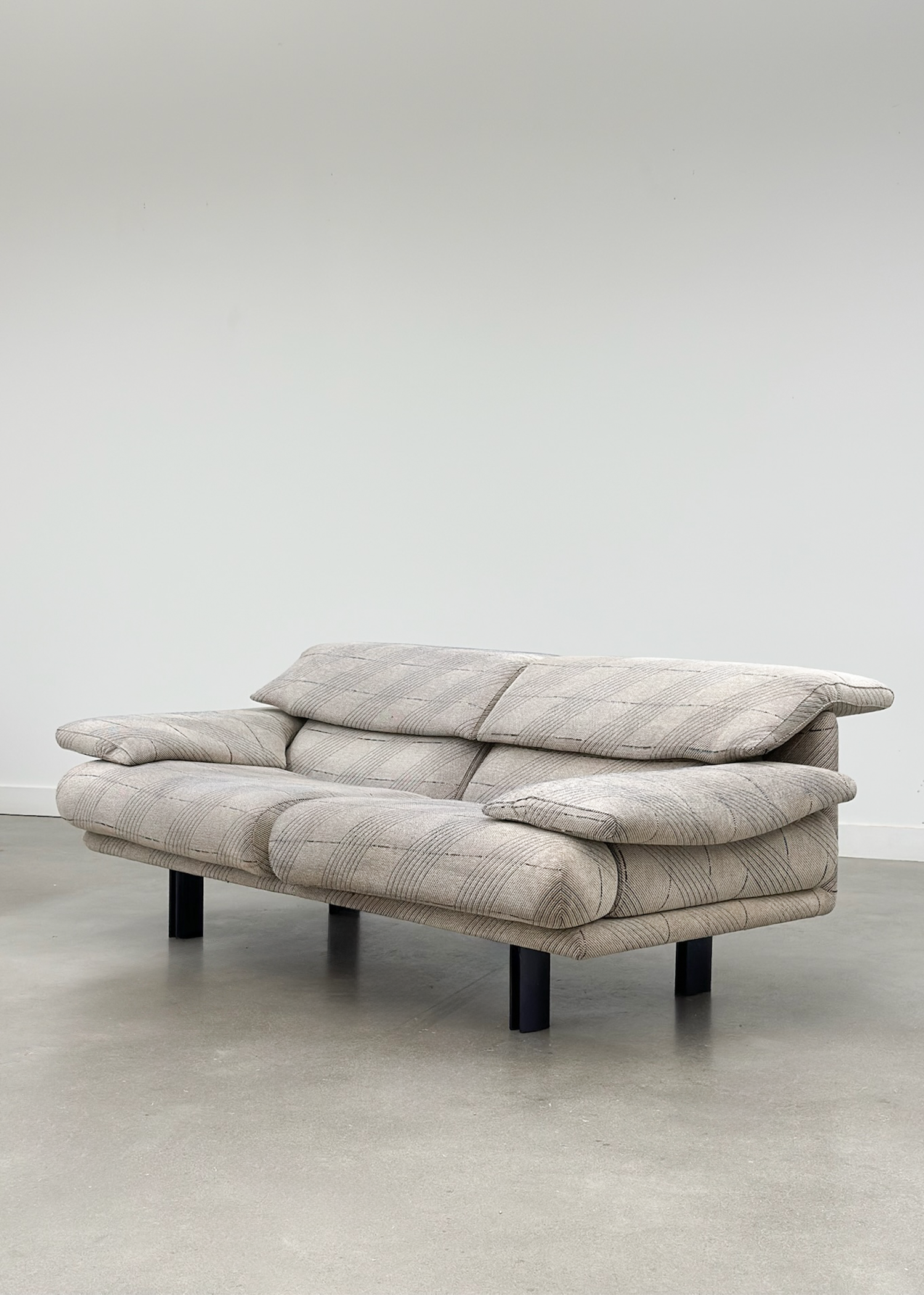 Alanda Sofa
