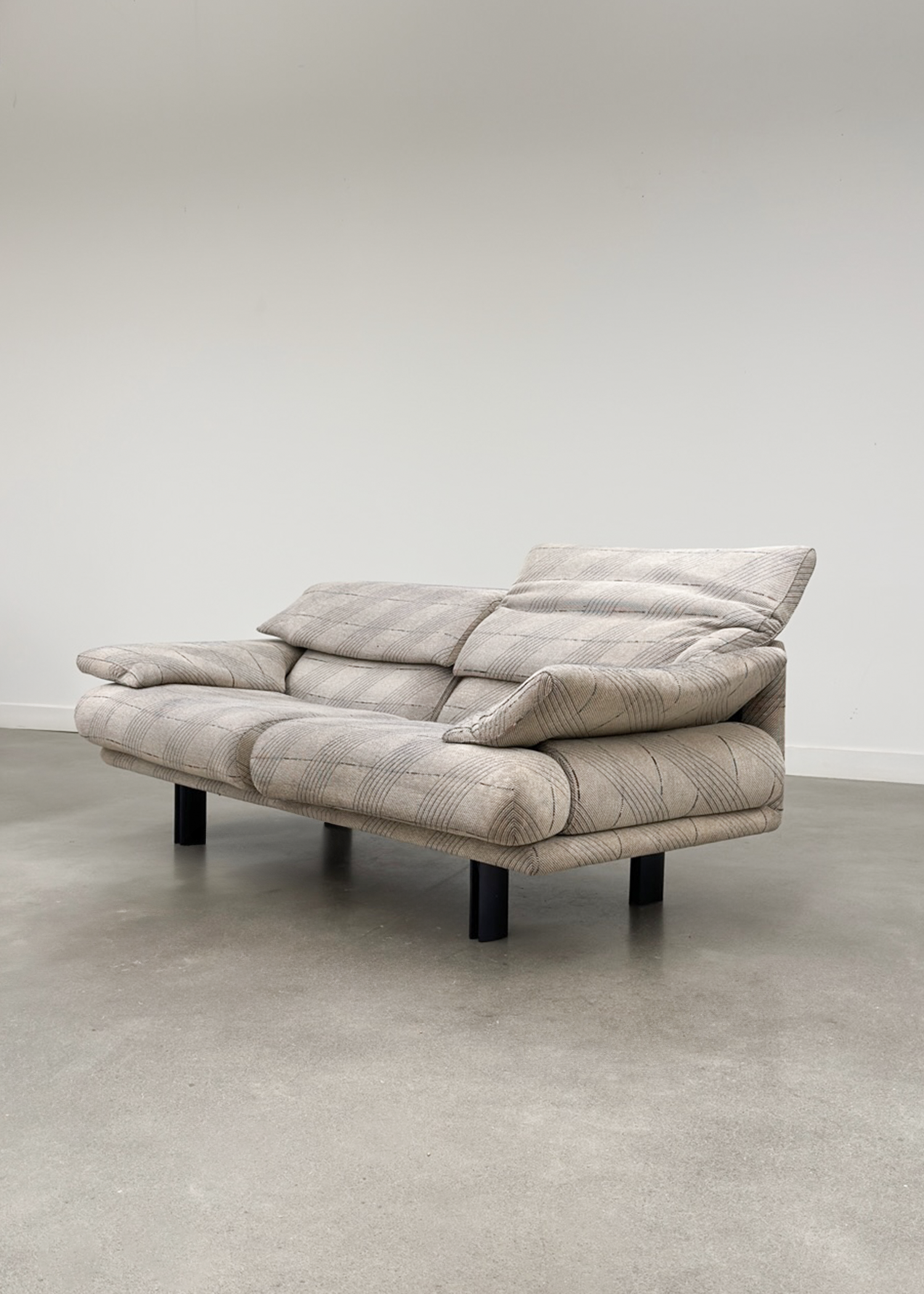 Alanda Sofa