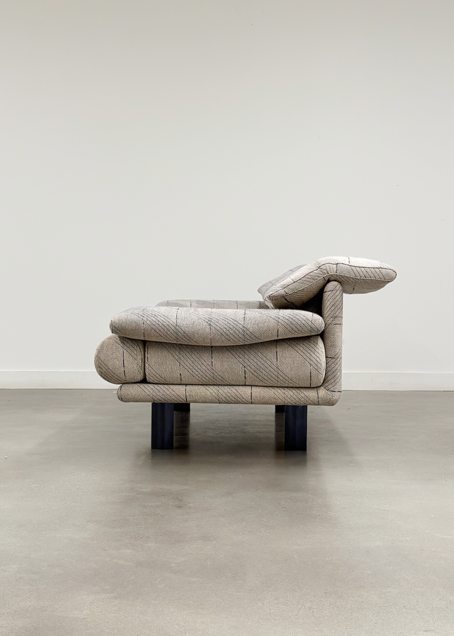 Alanda Sofa