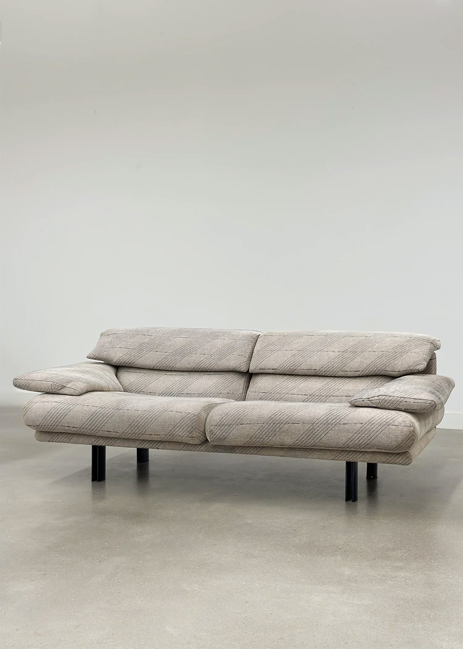 Alanda Sofa