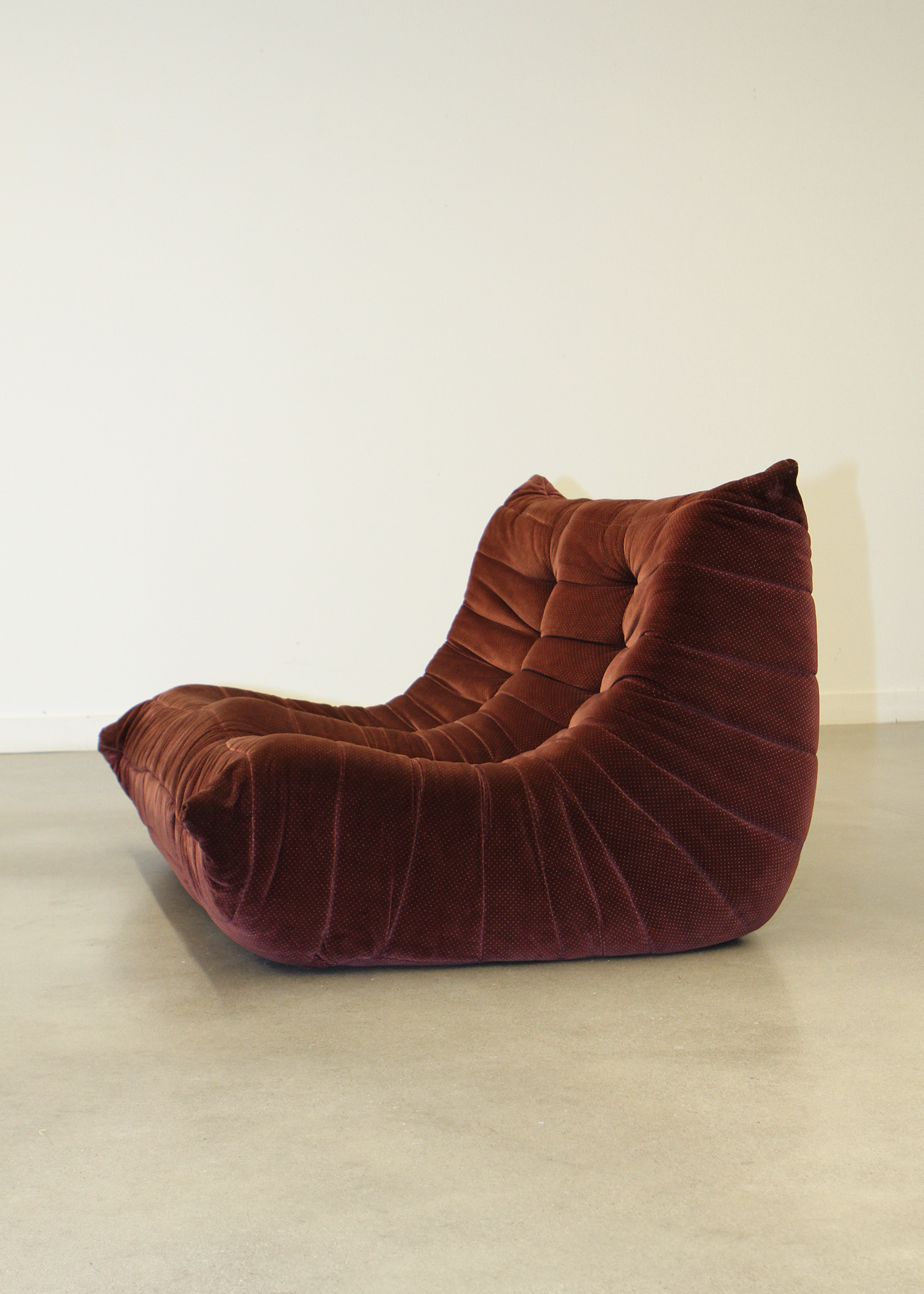 Togo love seat designed by Michel Ducaroy for Ligne Roset, produced under licence by Airborne/Arconas for the Canadian market under the Roset of France license.
Original velvet fabric in a deep purple/mauve colour is the perfect combination for a moody, low sofa such as this in a contemporary space. Sold by In Corso Studio a vintage furniture company specializing in rare mid century furniture in Toronto Canada