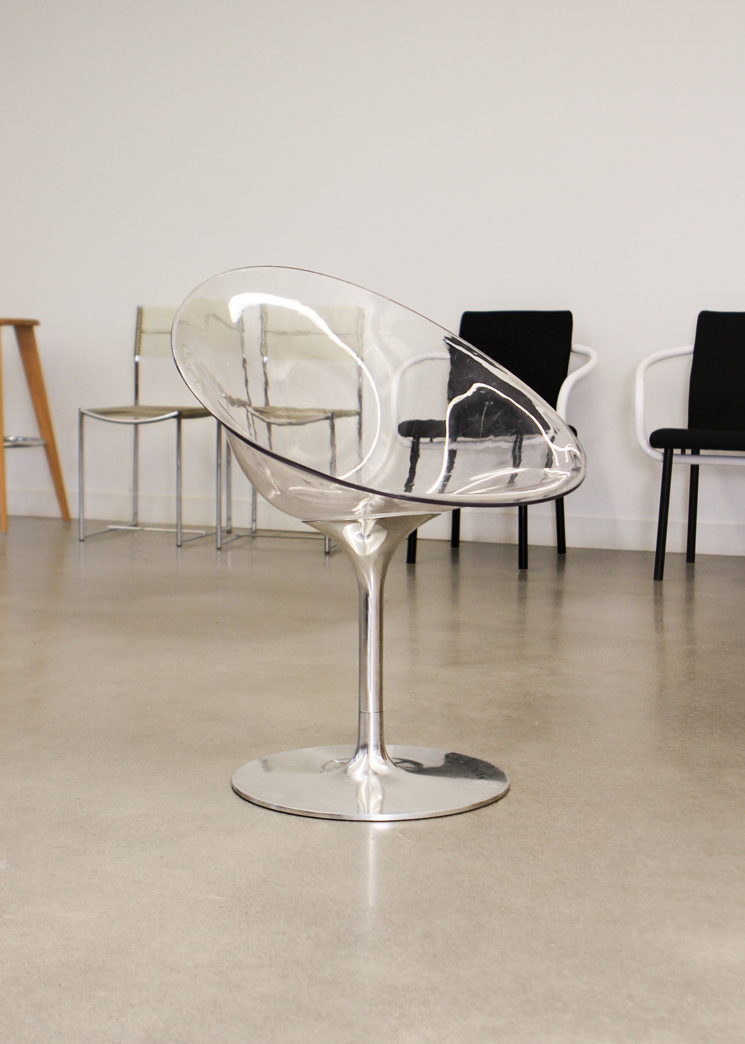 Ero|S| swivel armchair by Philippe Starck for Kartell: clear polycarbonate shell and cast-aluminium tulip base, egg-shaped seating form. Available at vintage furniture platform In Corso – incorsostudio.com. in toronto canada 