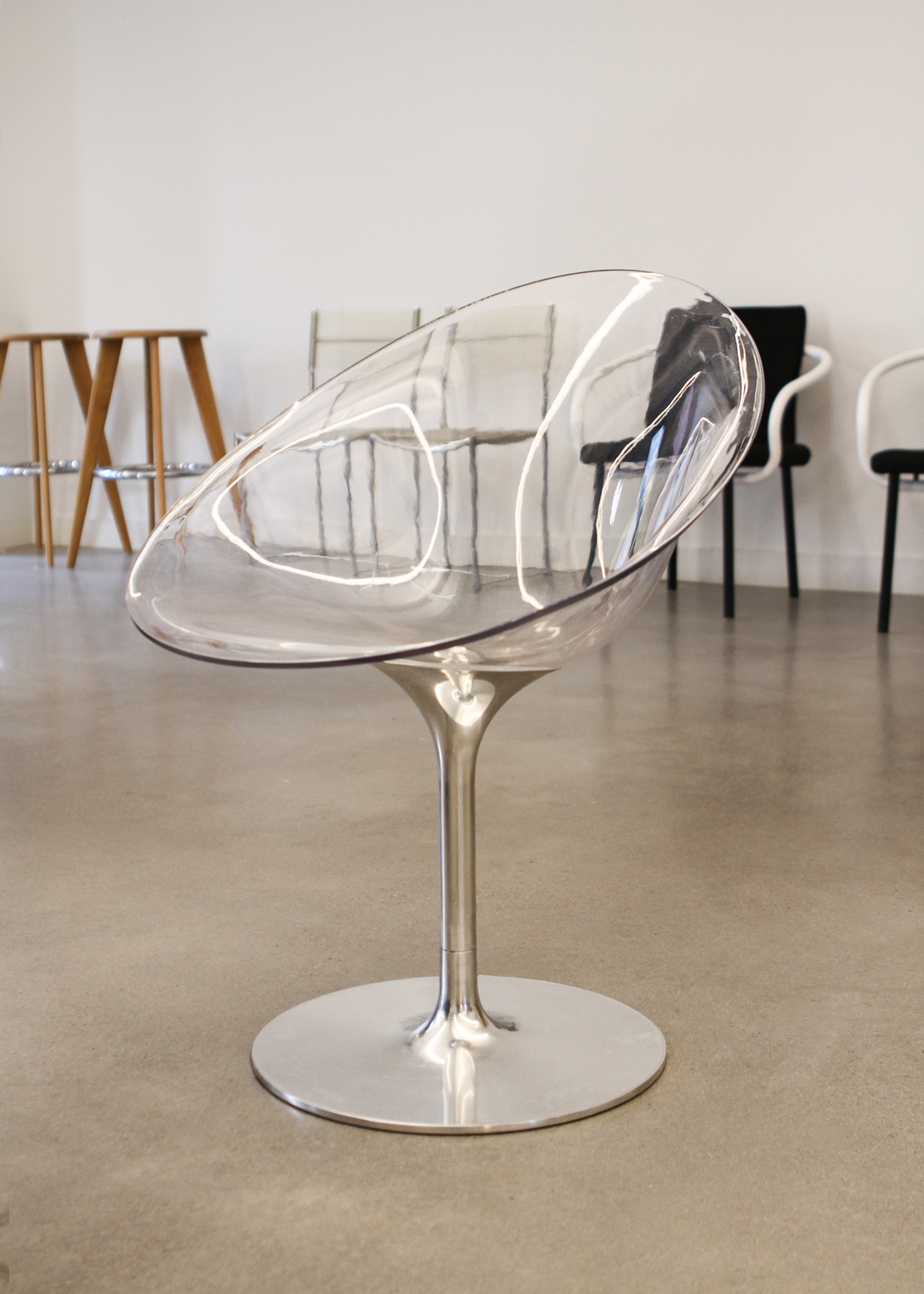 Ero|S| swivel armchair by Philippe Starck for Kartell: clear polycarbonate shell and cast-aluminium tulip base, egg-shaped seating form. Available at vintage furniture platform In Corso – incorsostudio.com. in toronto canada 
