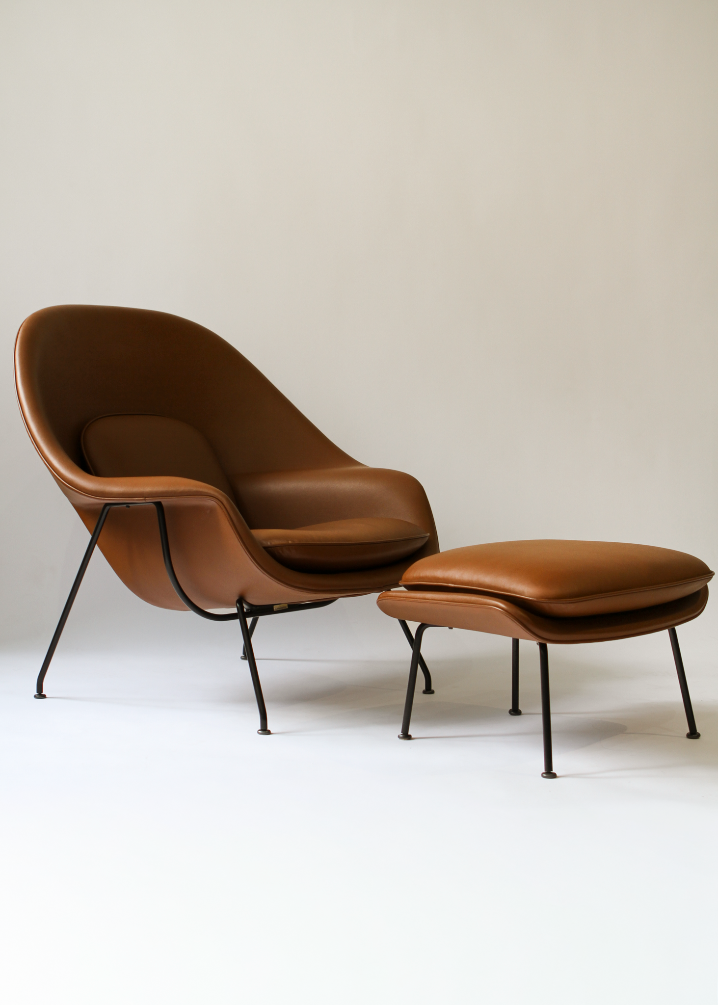 Womb Chair in Tobacco Volo leather by Eero Saarinen for Knoll. Contemporary manufacture of 1948 design. Available at incorsostudio.com, a vintage furniture platform in Toronto.