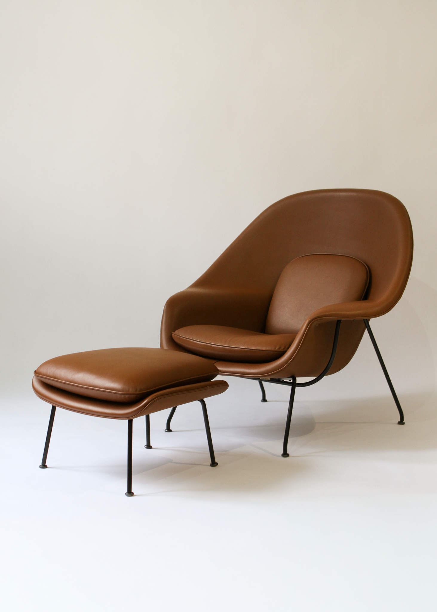 Womb Chair in Tobacco Volo leather by Eero Saarinen for Knoll. Contemporary manufacture of 1948 design. Available at incorsostudio.com, a vintage furniture platform in Toronto.