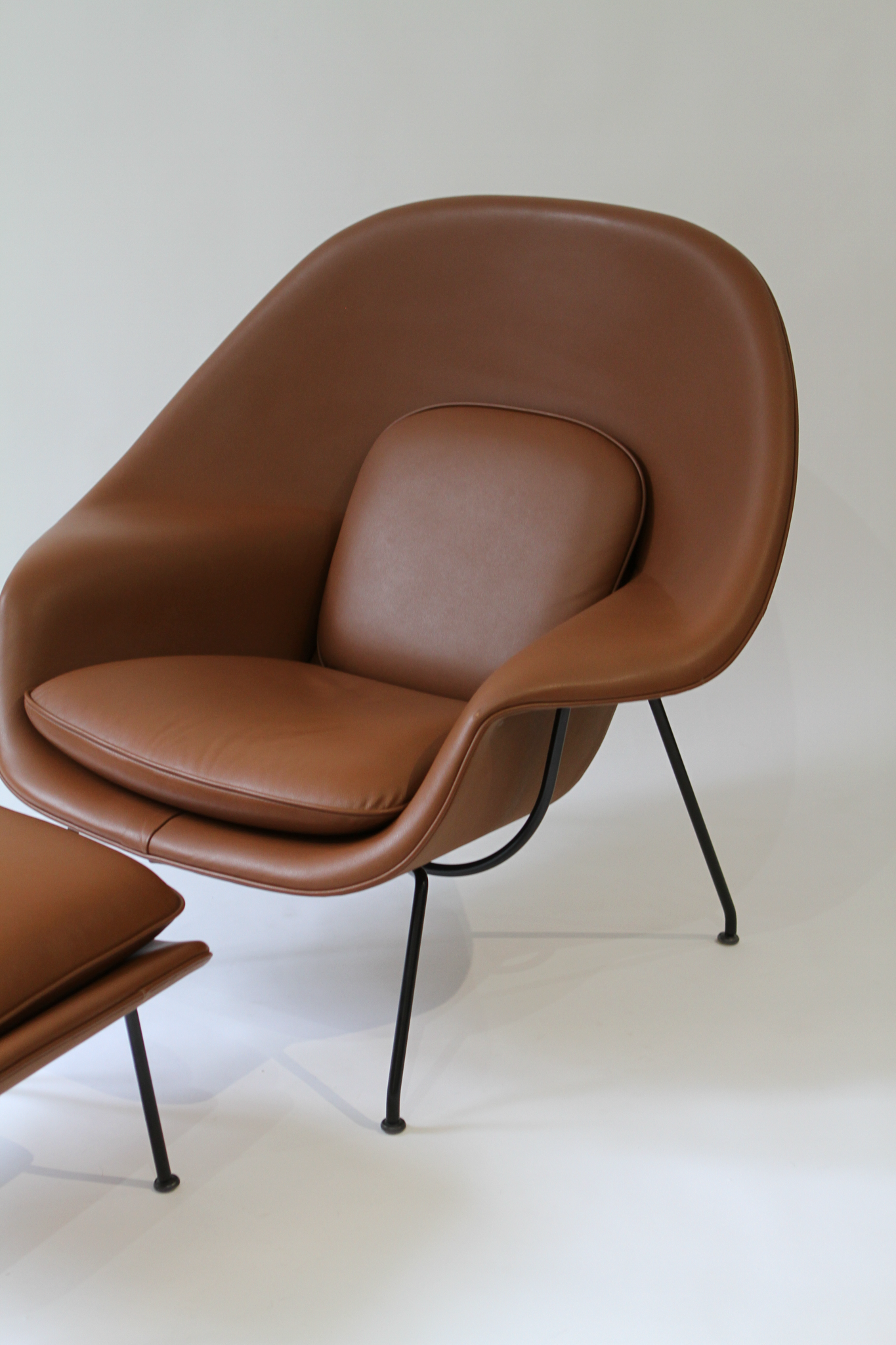 Womb Chair in Tobacco Volo leather by Eero Saarinen for Knoll. Contemporary manufacture of 1948 design. Available at incorsostudio.com, a vintage furniture platform in Toronto.