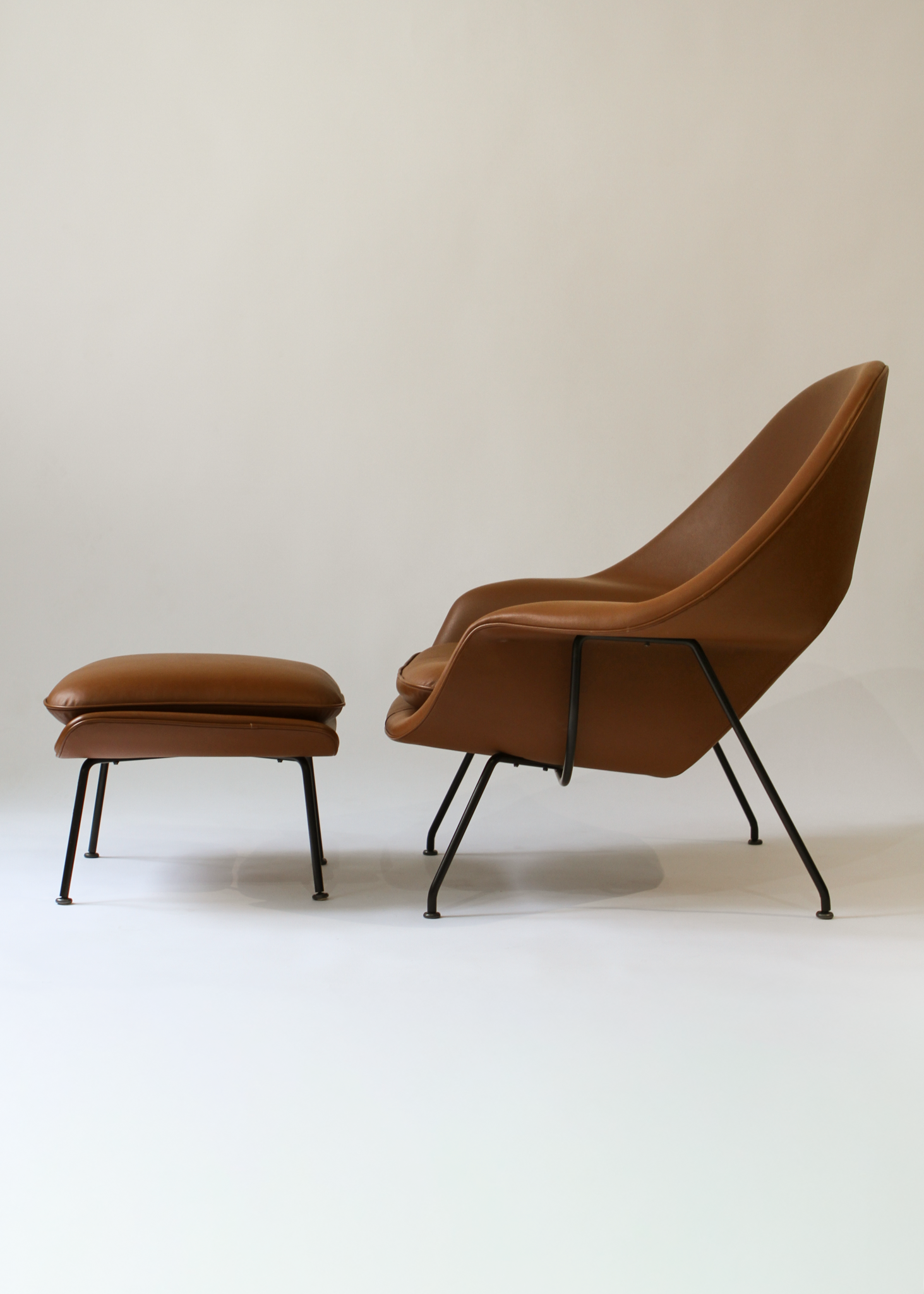 Womb Chair in Tobacco Volo leather by Eero Saarinen for Knoll. Contemporary manufacture of 1948 design. Available at incorsostudio.com, a vintage furniture platform in Toronto.