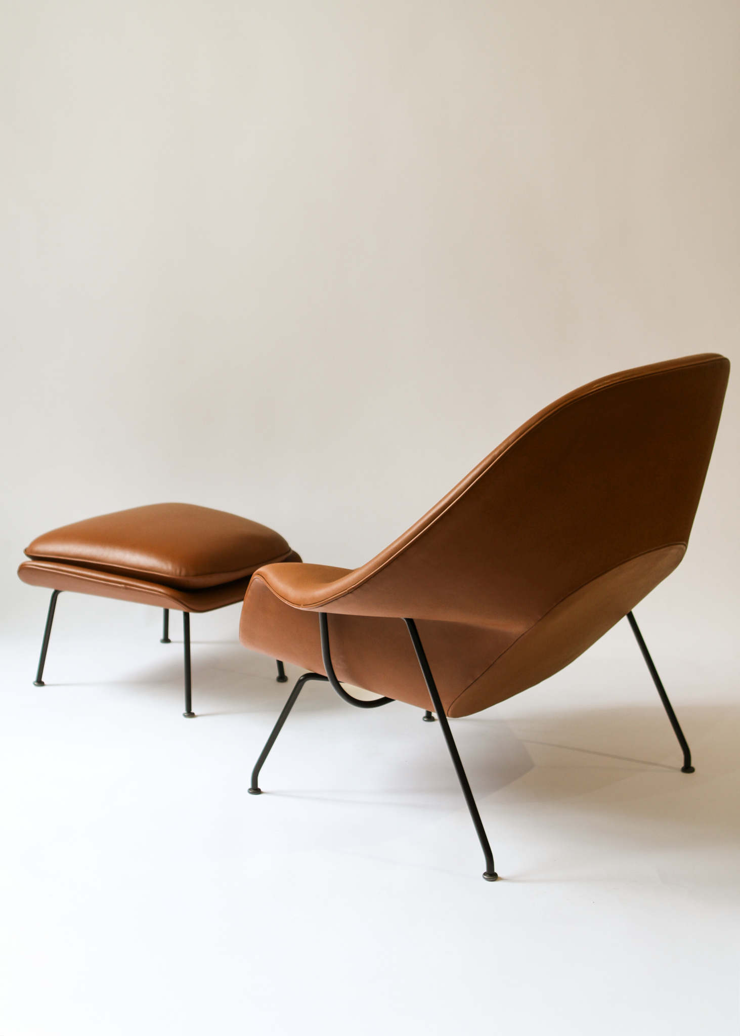 Womb Chair in Tobacco Volo leather by Eero Saarinen for Knoll. Contemporary manufacture of 1948 design. Available at incorsostudio.com, a vintage furniture platform in Toronto.