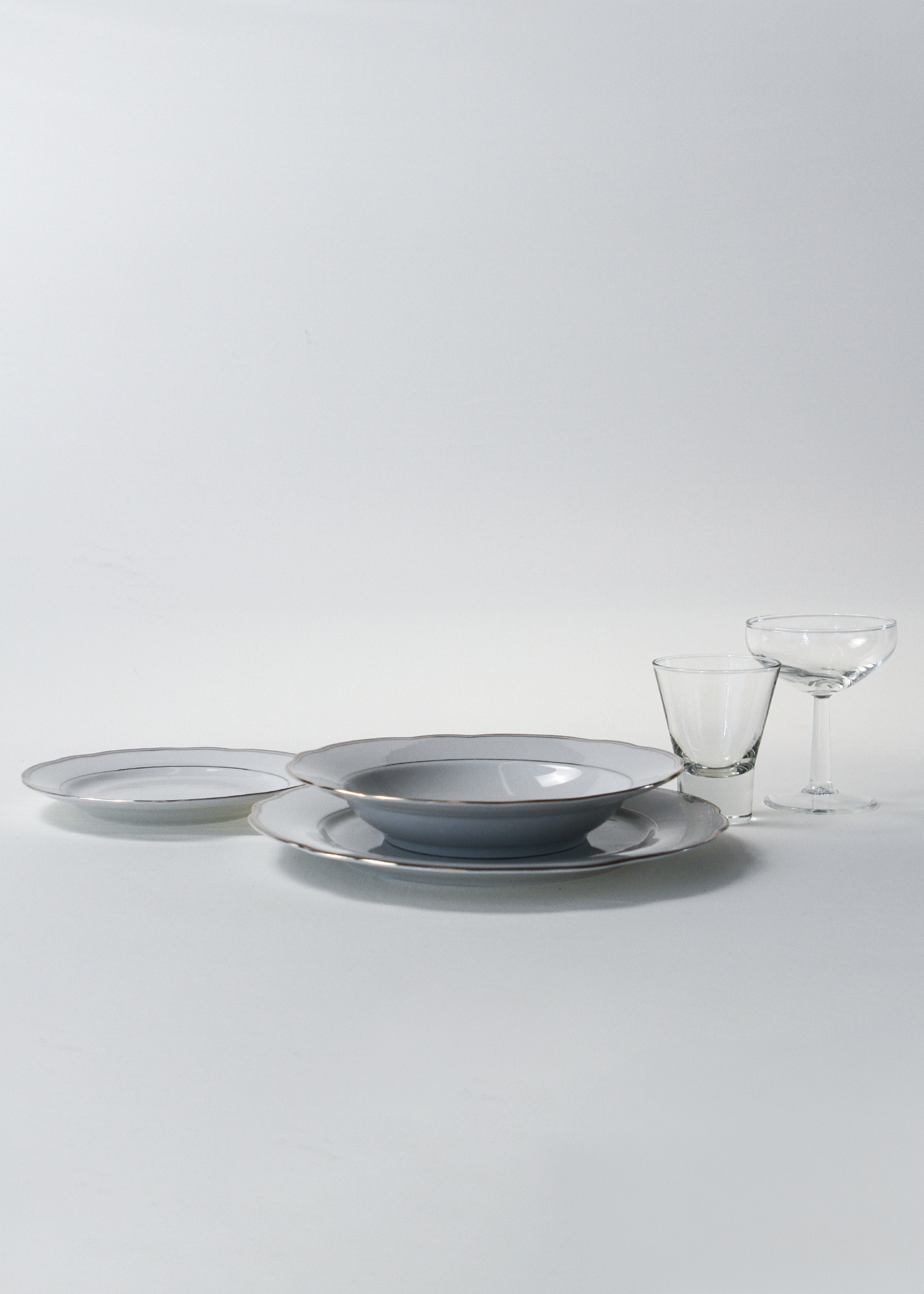 (8) Vintage Hosting Set - Silver and white