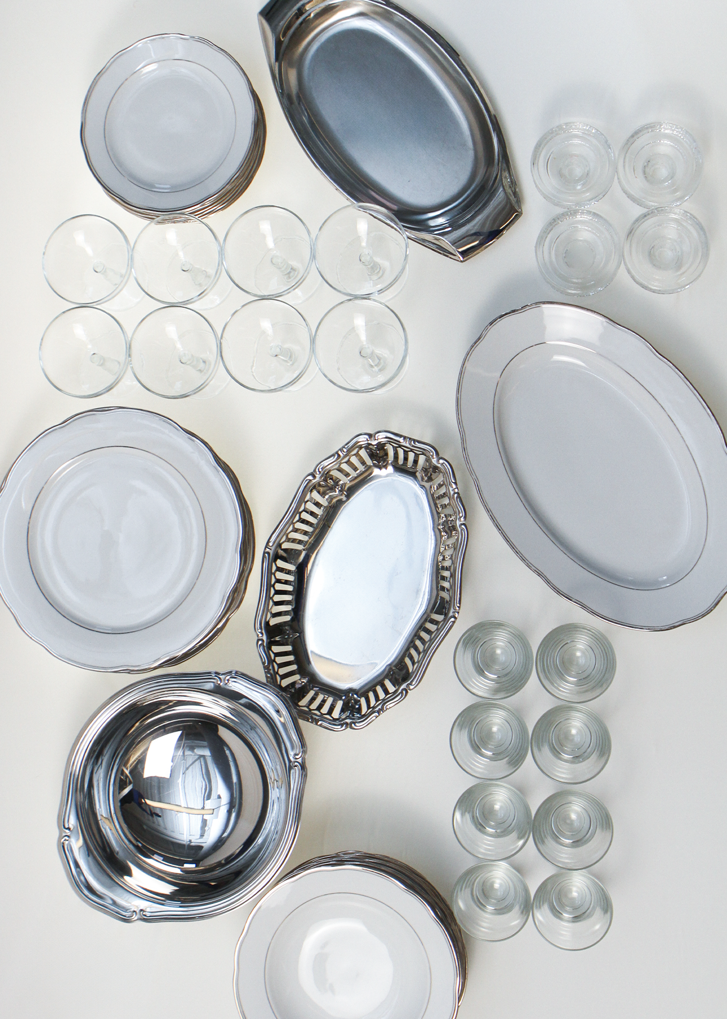 (8) Vintage Hosting Set - Silver and white