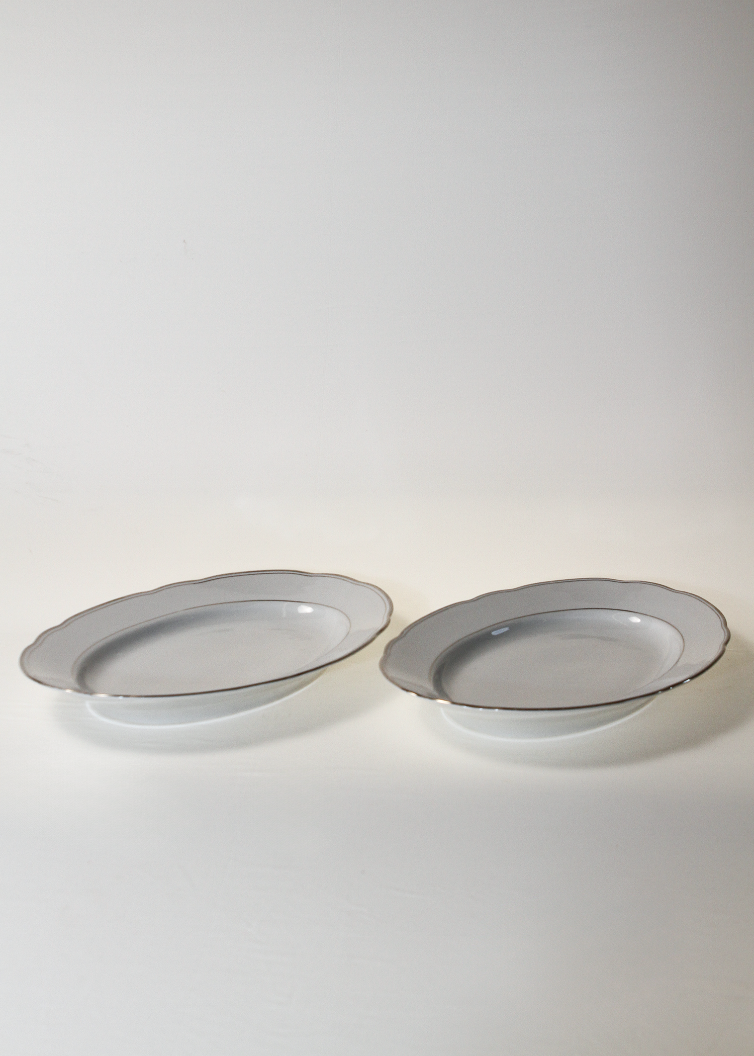 (8) Vintage Hosting Set - Silver and white
