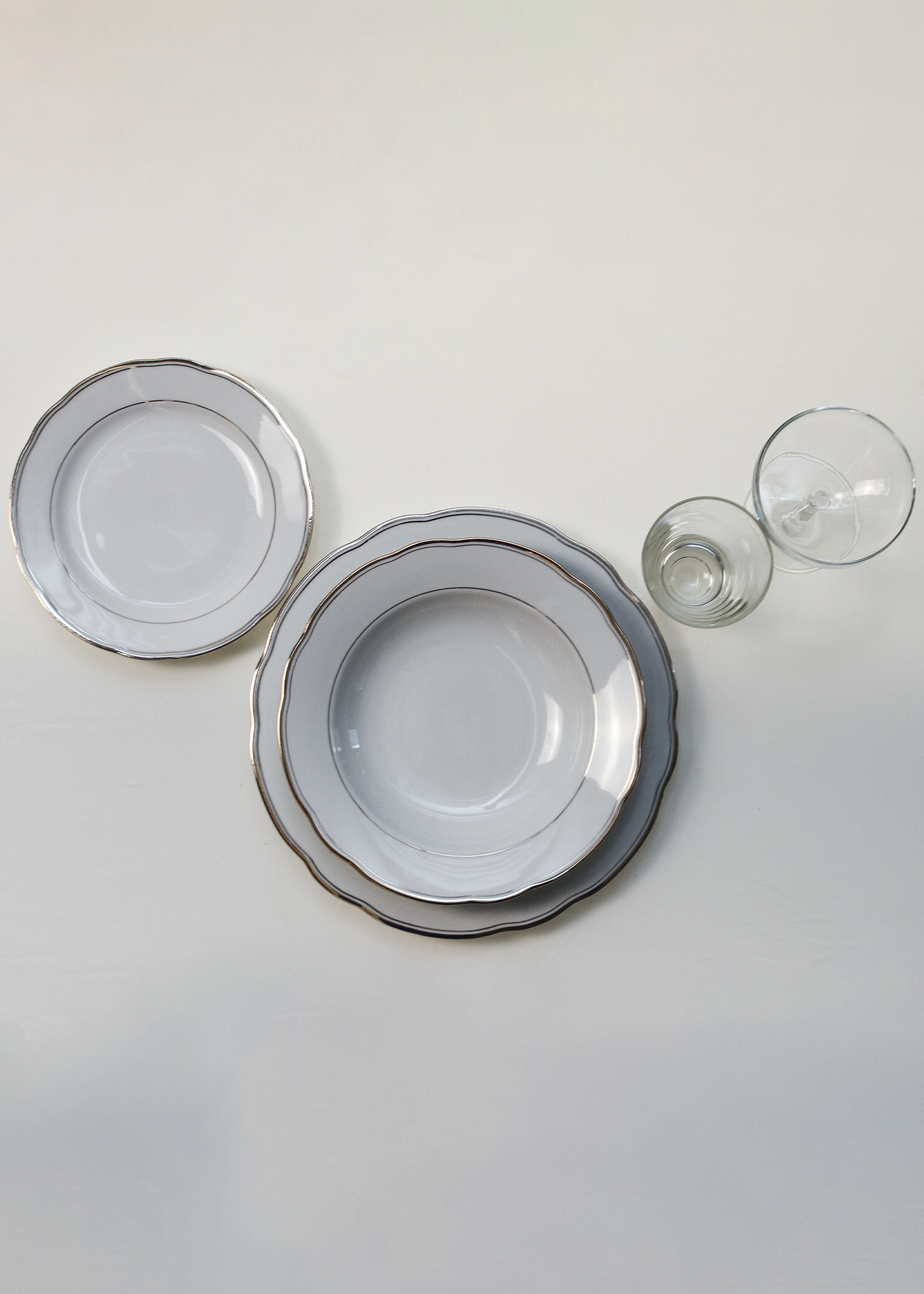 (8) Vintage Hosting Set - Silver and white
